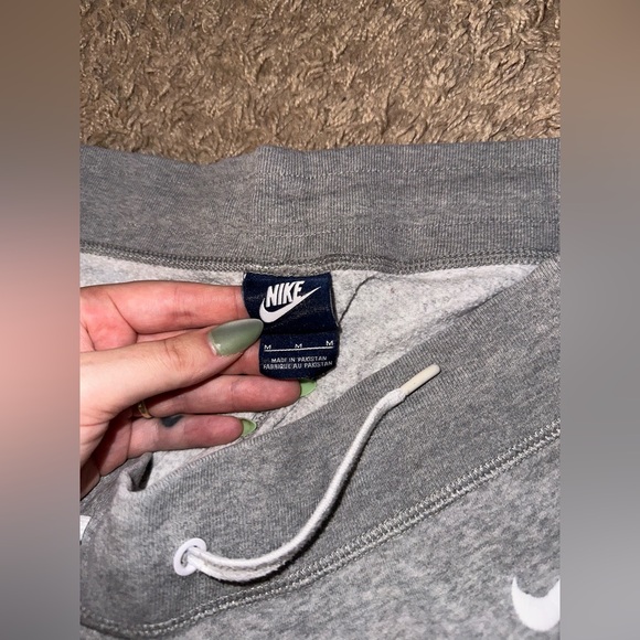 Nike Sweatpants - Picture 4 of 4
